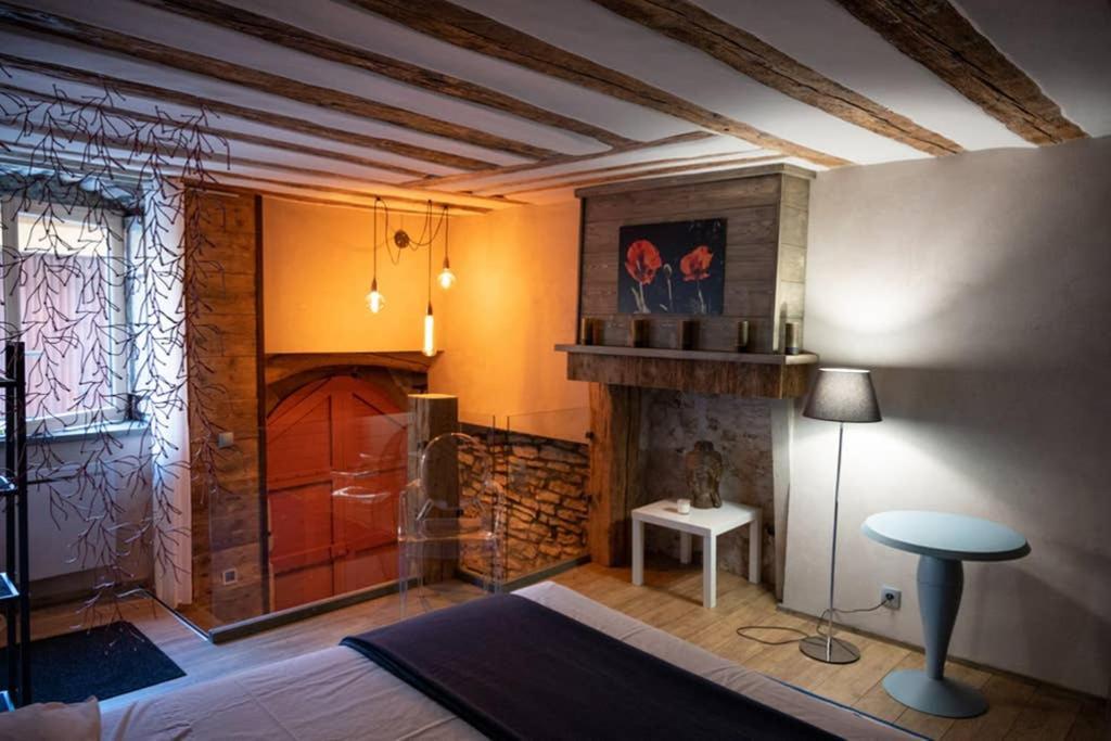 Caveau Contemporain Kv'o37 *